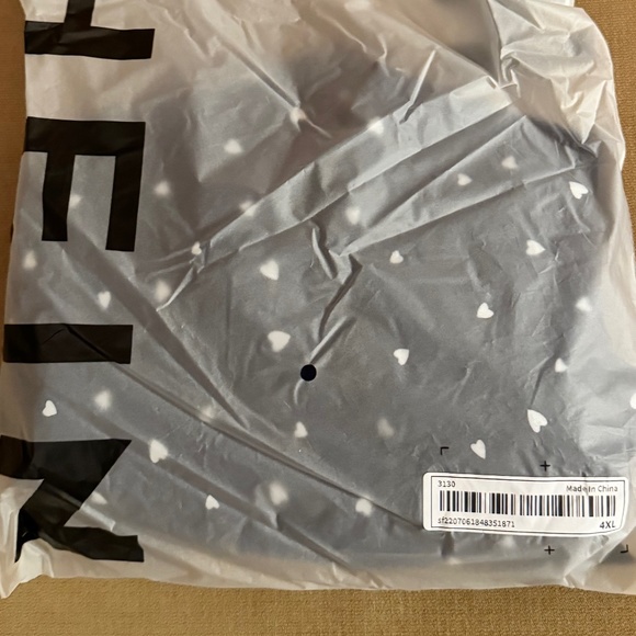 Women's Blouse plus size heart all over - Picture 8 of 8